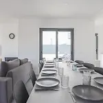 Soares - Centro - For Families - By Bedzy Villa *