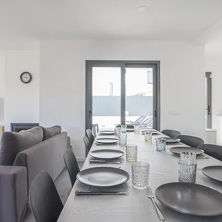 Soares - Centro - For Families - By Bedzy Villa *