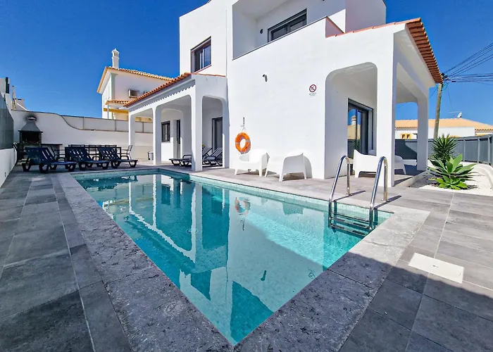 Villa Soares - Centro - For Families - By Bedzy