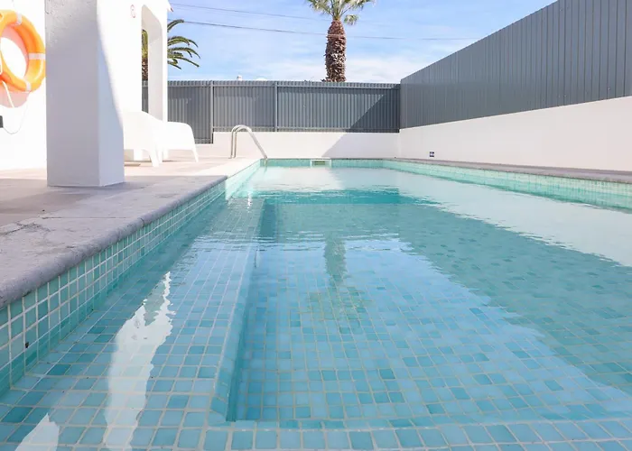 Soares - Centro - For Families - By Bedzy Villa *